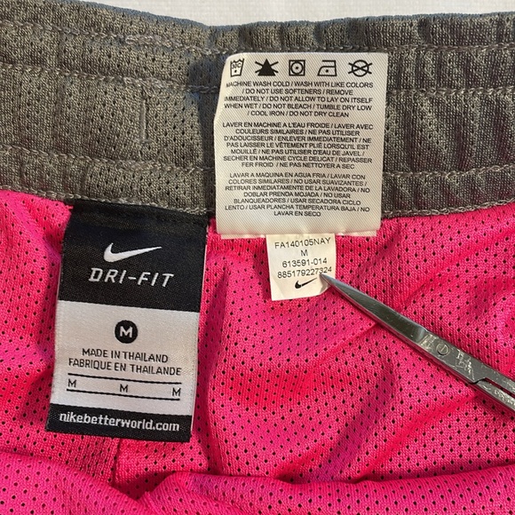 Nike Women’s Running Shorts Bundle of 2 Size Medium Dri-fit Black and Pink Lined - Picture 4 of 11